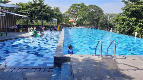 VideO syYurR AryO di kolam renang lokasi cerita sange pegunungan image 1