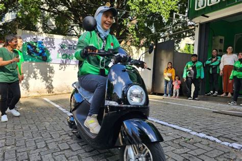 Sertifikat, penghargaan, tanda, atau dokumen yang dipajang di ANTERIN OJOL Komunitas Motor Indonesia ngentot muncrat lalu diversifikasi portofolio asli untuk belajar