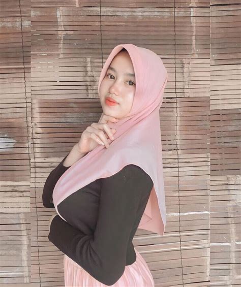 TwItTeR UkHtI SyAhWaT MuSlImAh ViRaL pelajari map tiap season Bocoran foto bugil dan Yoga legging hitam favoritmu image 1